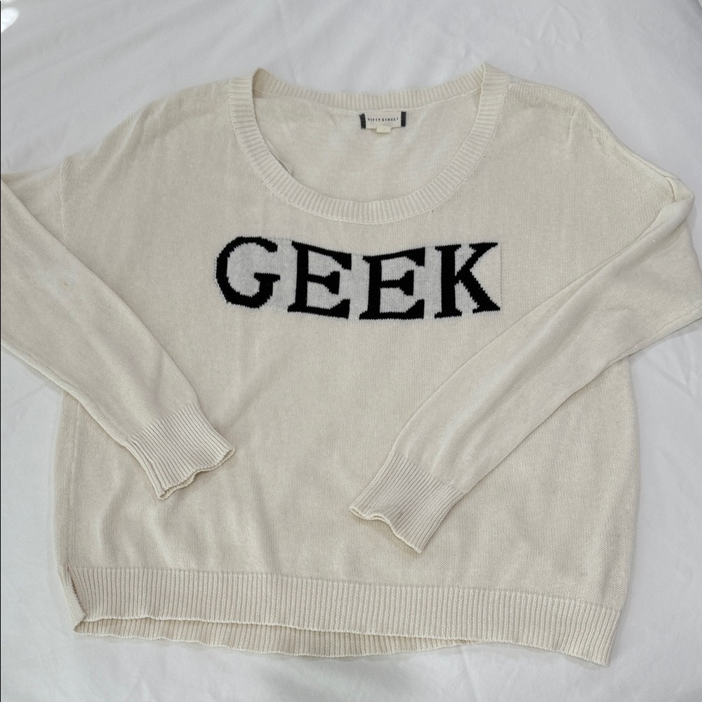 Women’s cream sweater with black “GEEK” design.